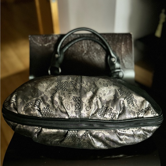 BODHI Shoulder Bag, Leather/Suede-like Material, expands on the bottom,worn once - Picture 8 of 14